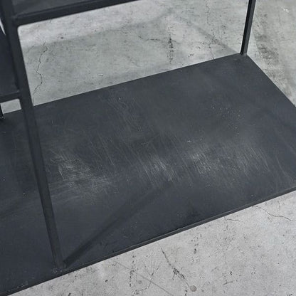 Vintage Regal Metall offen minimalistisch