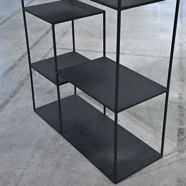 Vintage Regal Metall offen minimalistisch