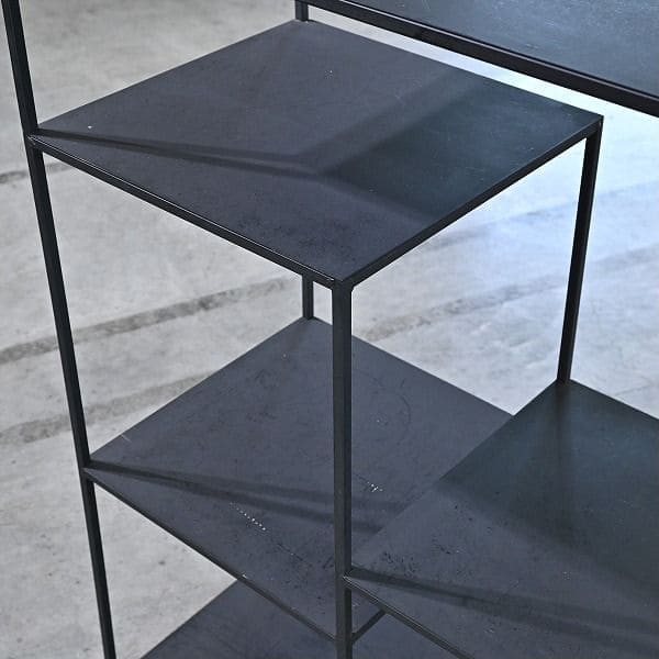 Vintage Regal Metall offen minimalistisch