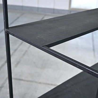 Vintage Regal Metall offen minimalistisch