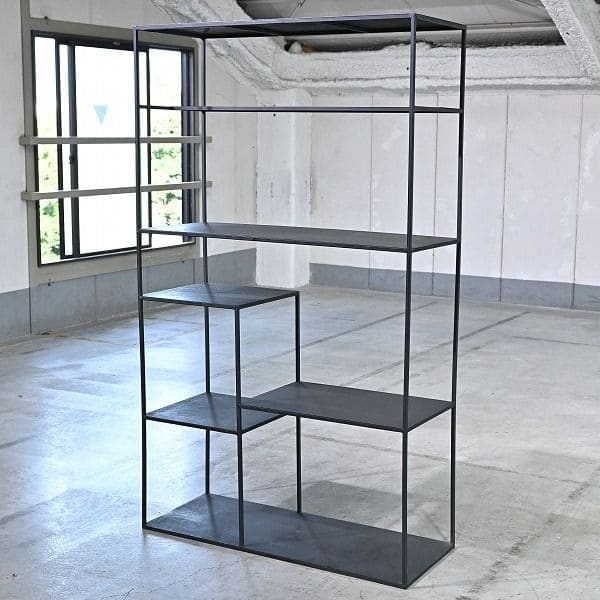 Vintage Regal Metall offen minimalistisch
