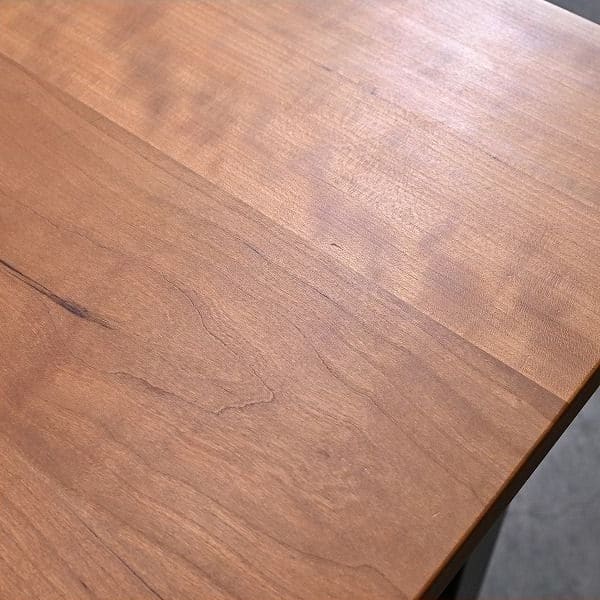 Vintage Esstisch aus Kirschholz mit schwarzen Metallbeinen