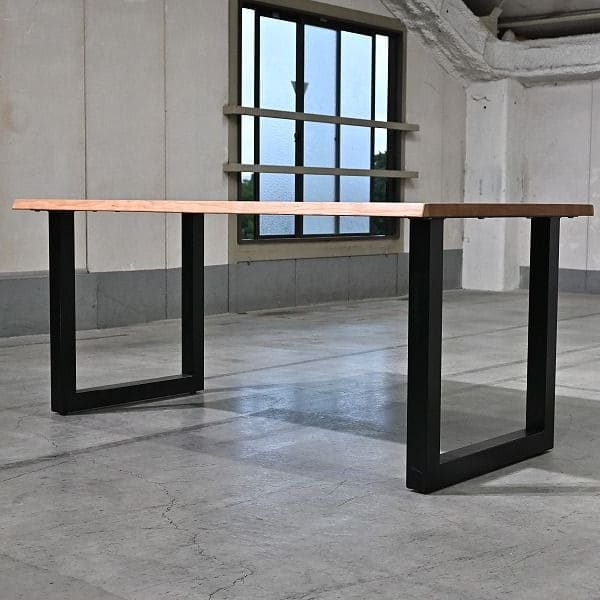 Vintage Esstisch aus Kirschholz mit schwarzen Metallbeinen
