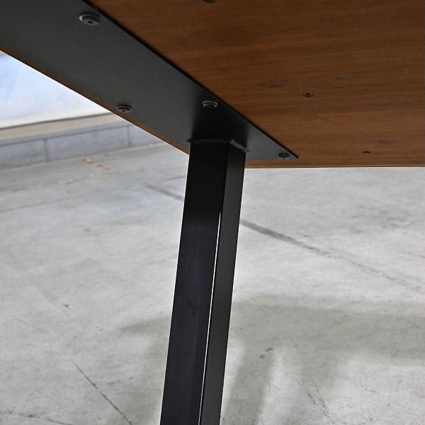 Vintage Esstisch aus Kirschholz mit schwarzen Metallbeinen