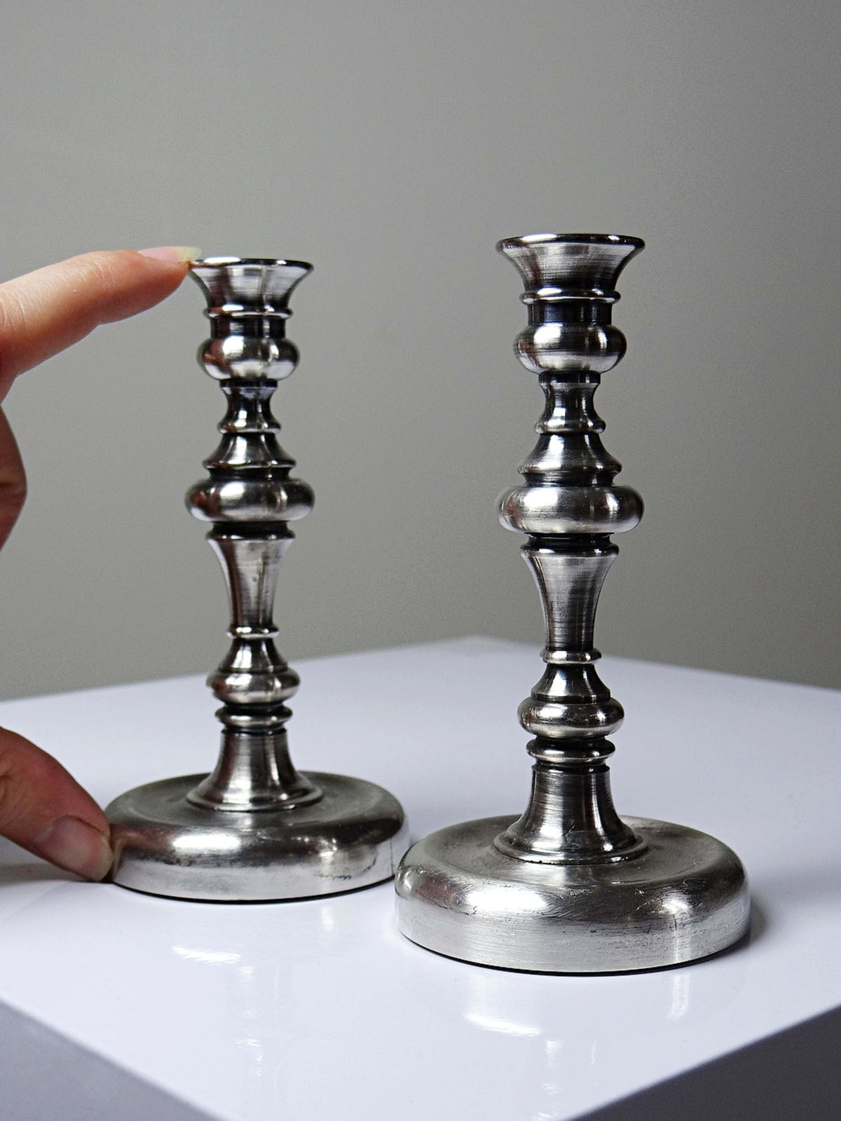 Set von 2 Vintage Kerzenständer aus versilbertem Metall, Georgian Revival