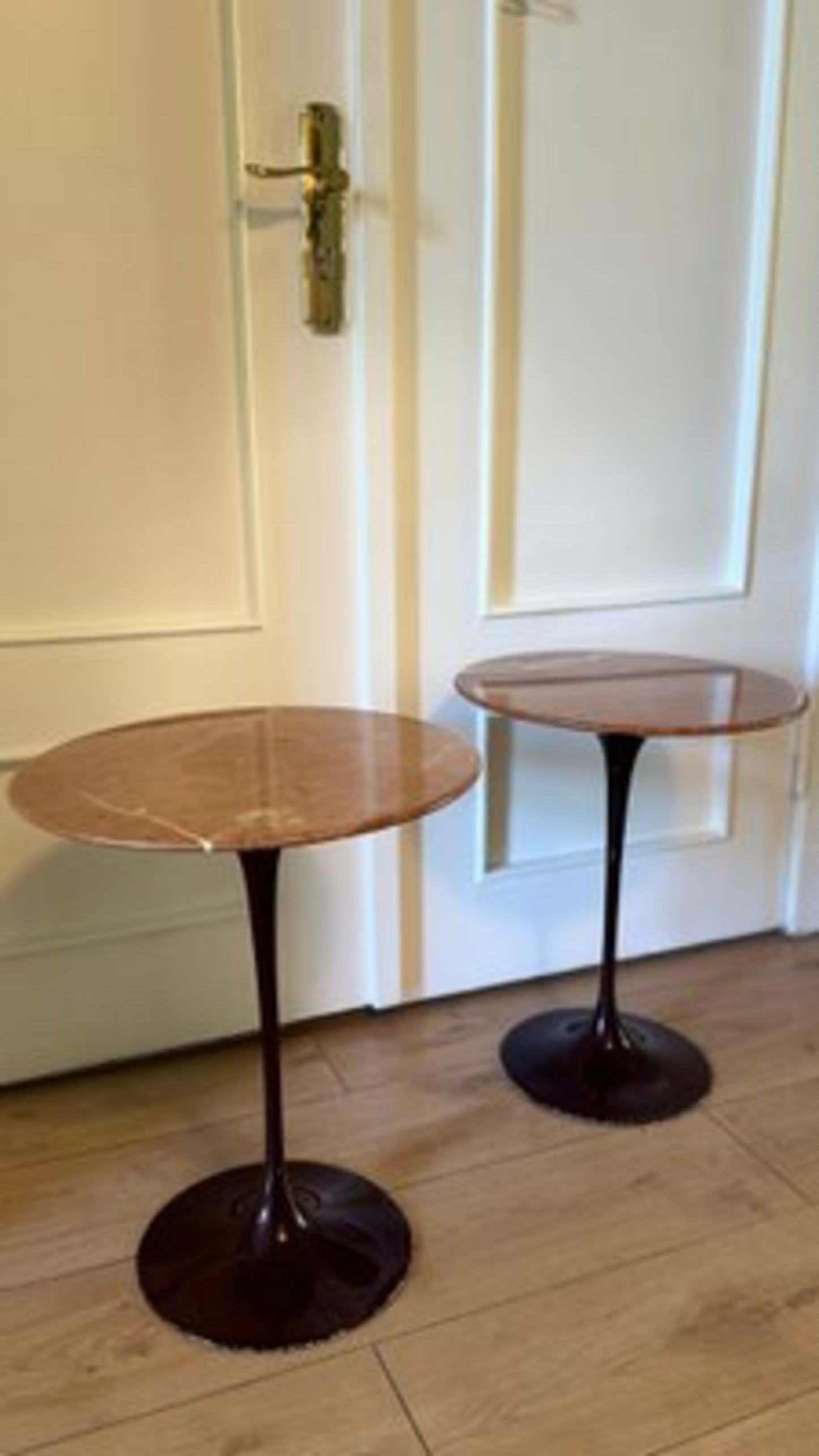 Vintage Beistelltisch Tulip von Eero Saarinen für Knoll International Bordeauxrot Marmor
