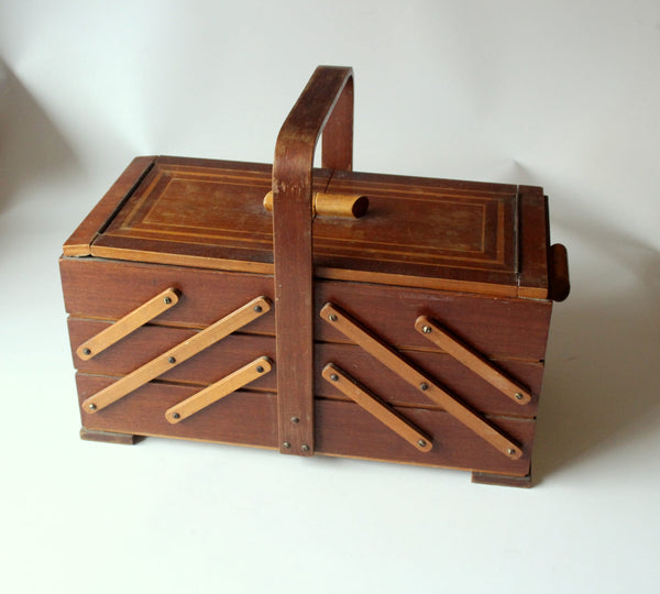 Vintage Nähkasten Truhe aus Holz und Metall, Art Deco 1930er