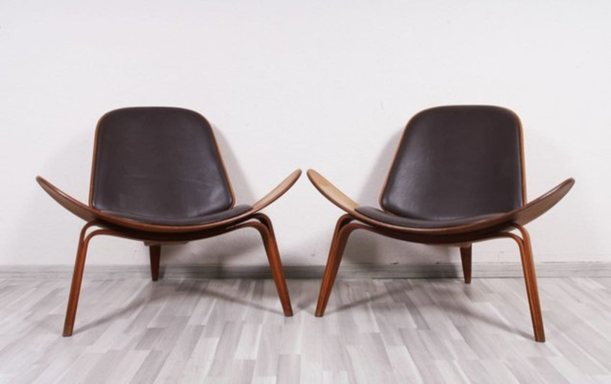 Vintage Set von 3 Shell Chair mit Tisch von Hans J. Wegner für Carl Hansen und Søn braun