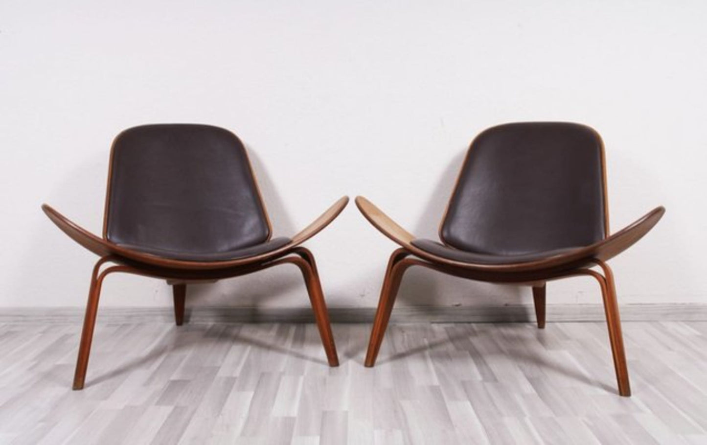 Vintage Set von 3 Shell Chair mit Tisch von Hans J. Wegner für Carl Hansen und Søn braun