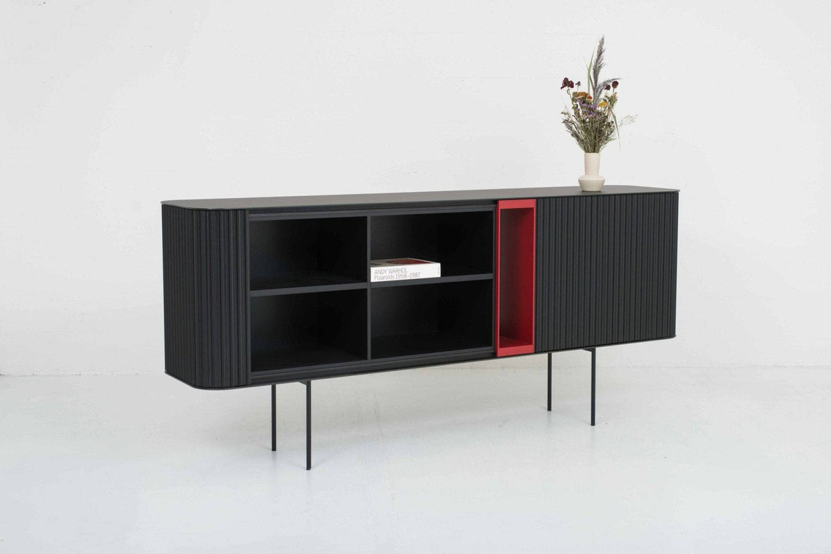 Sideboard WOGG 75 von Buratti Architetti für WOGG tiefschwarz mit roter Box