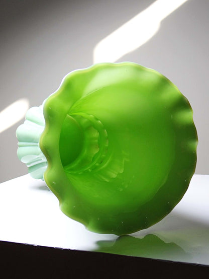 Vintage Vase aus Opalglas, Jadegrün, Art Nouveau