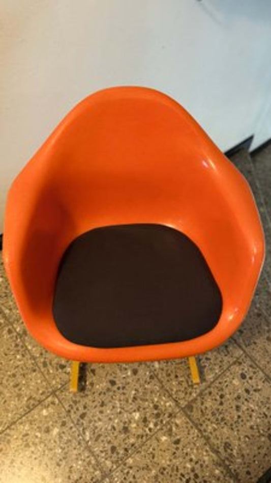 Vintage Schaukelstuhl RAR von Charles und Ray Eames für Herman Miller schwarz rot hellbraun