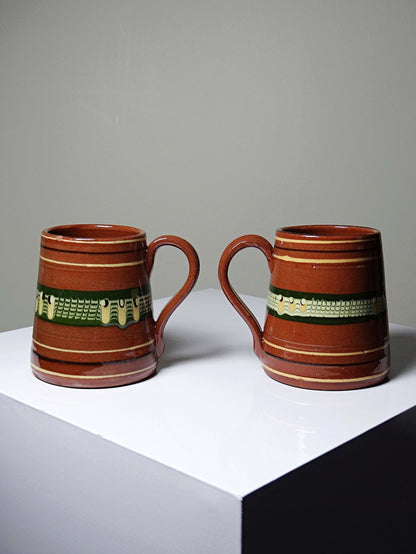Set von 2 Vintage Keramikkrüge Troyan, Bulgarien
