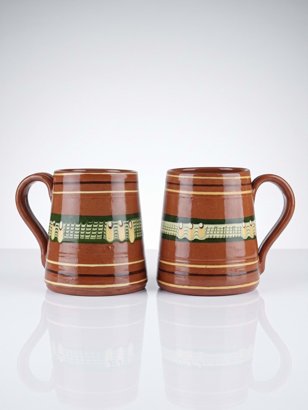 Set von 2 Vintage Keramikkrüge Troyan, Bulgarien