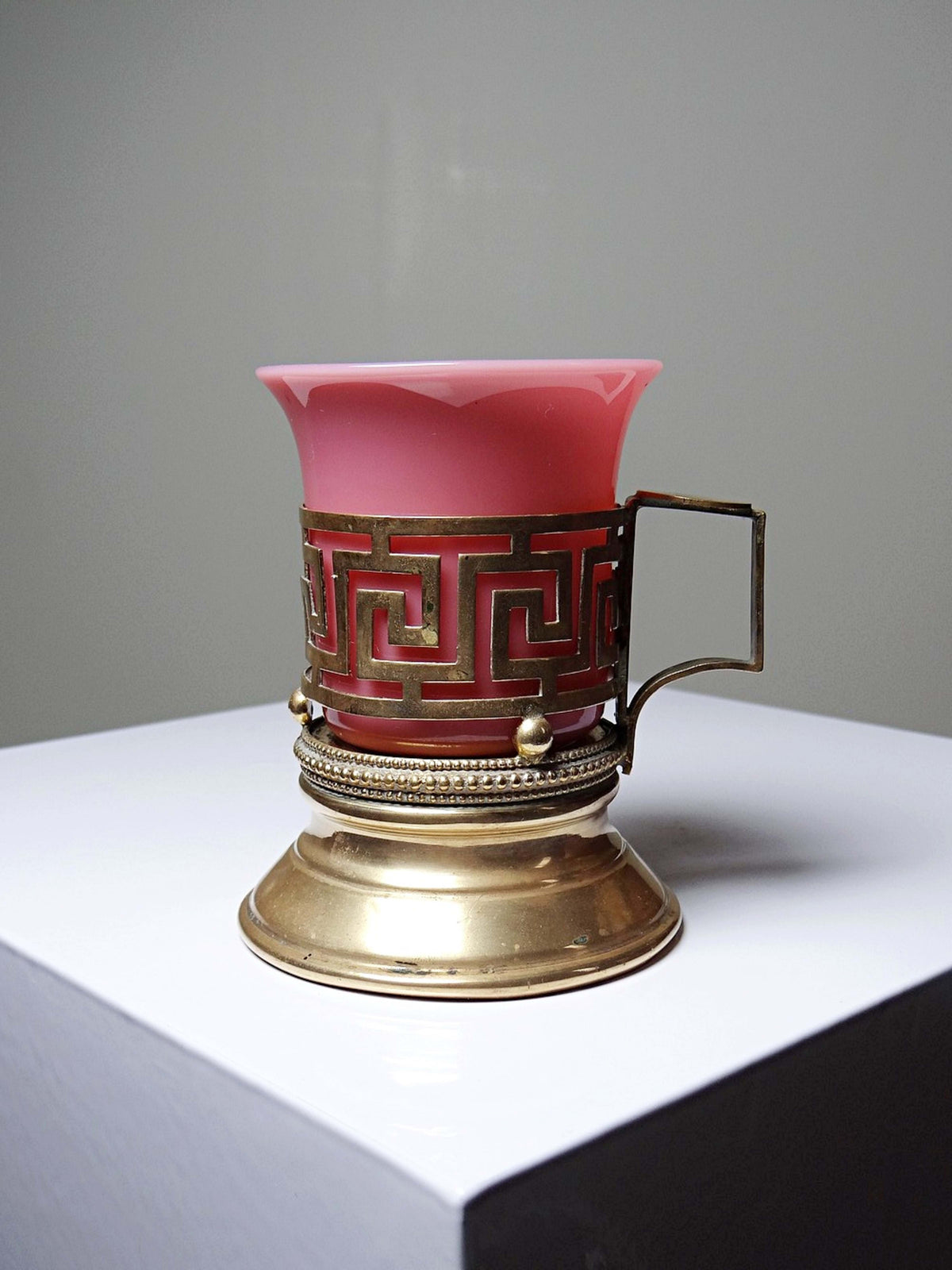 Vintage Kerzenhalter aus rosa Opalglas und vergoldetem Messing, 19. Jahrhundert