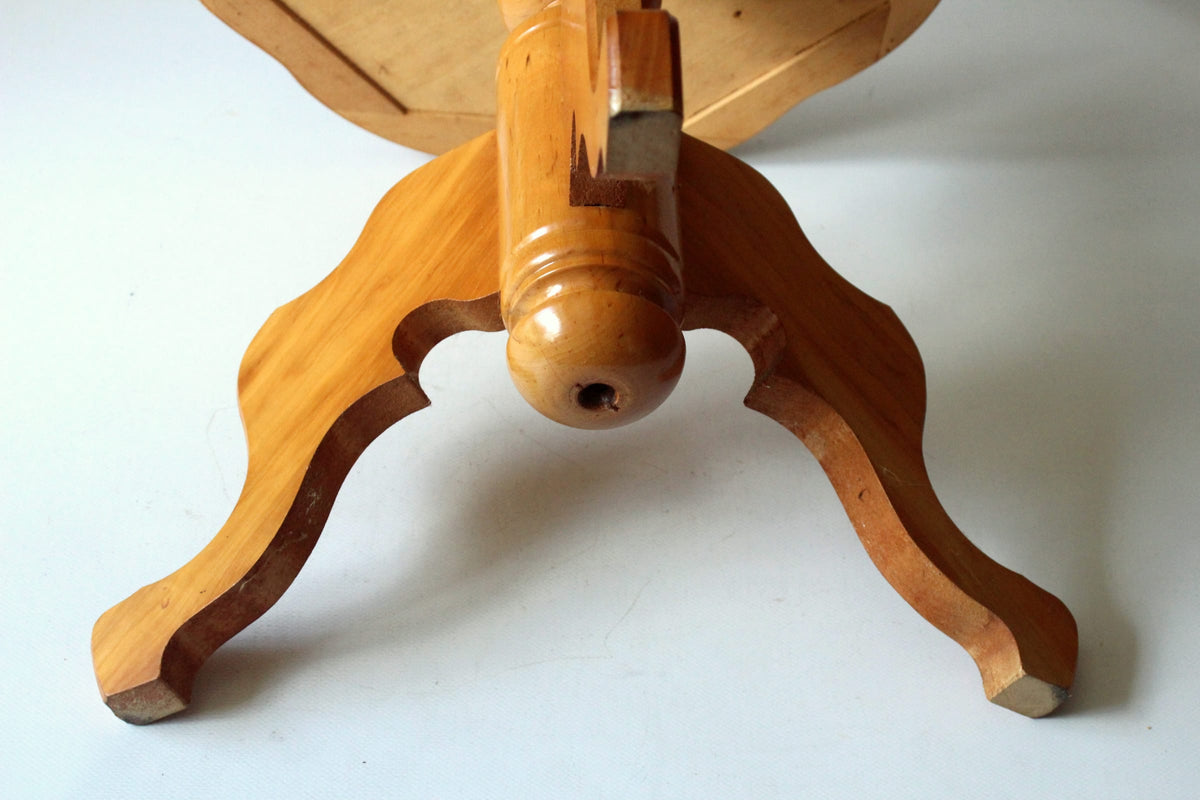 Vintage Blumenhocker aus Holz, Mid-Century