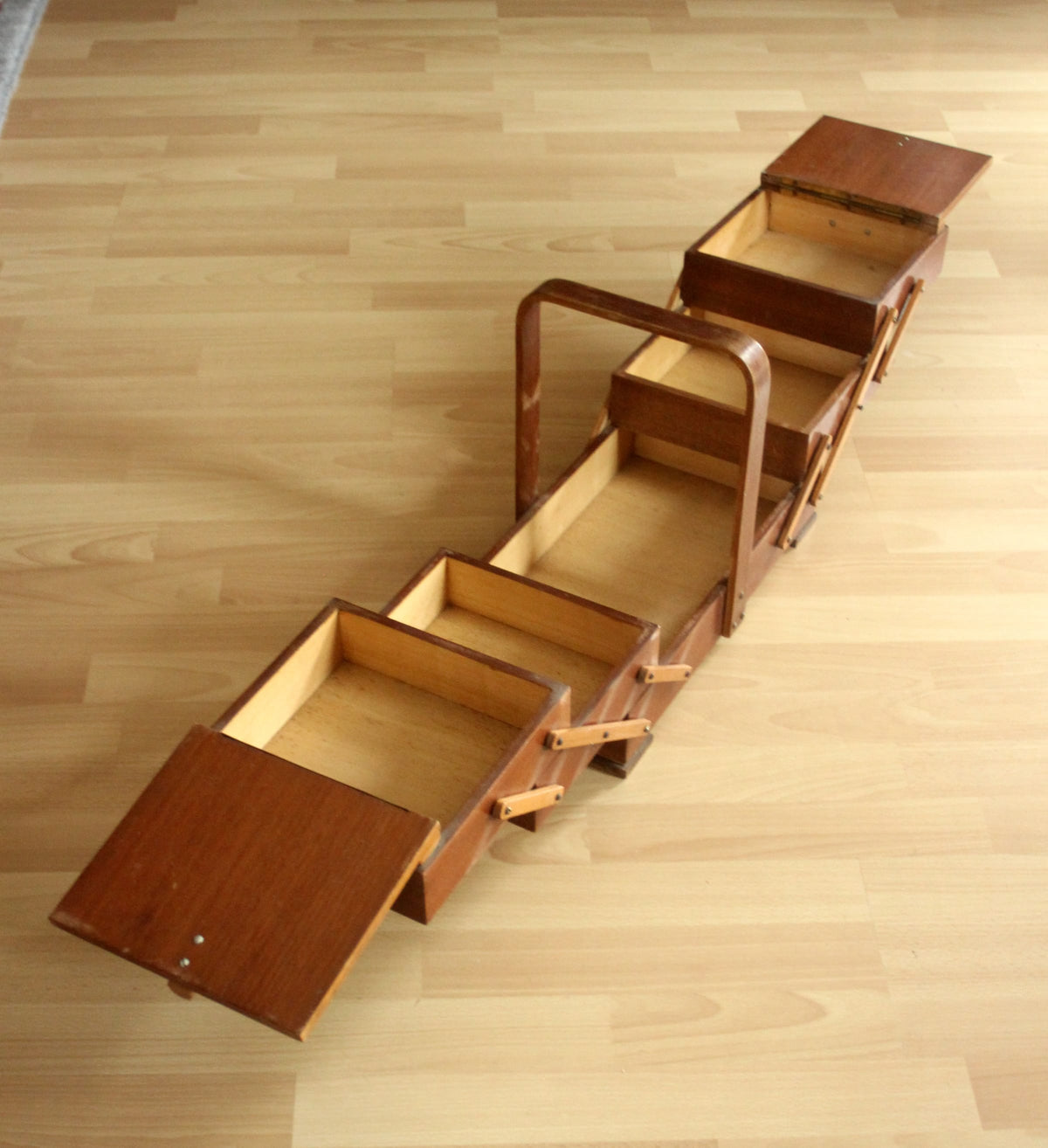 Vintage Nähkasten Truhe aus Holz und Metall, Art Deco 1930er
