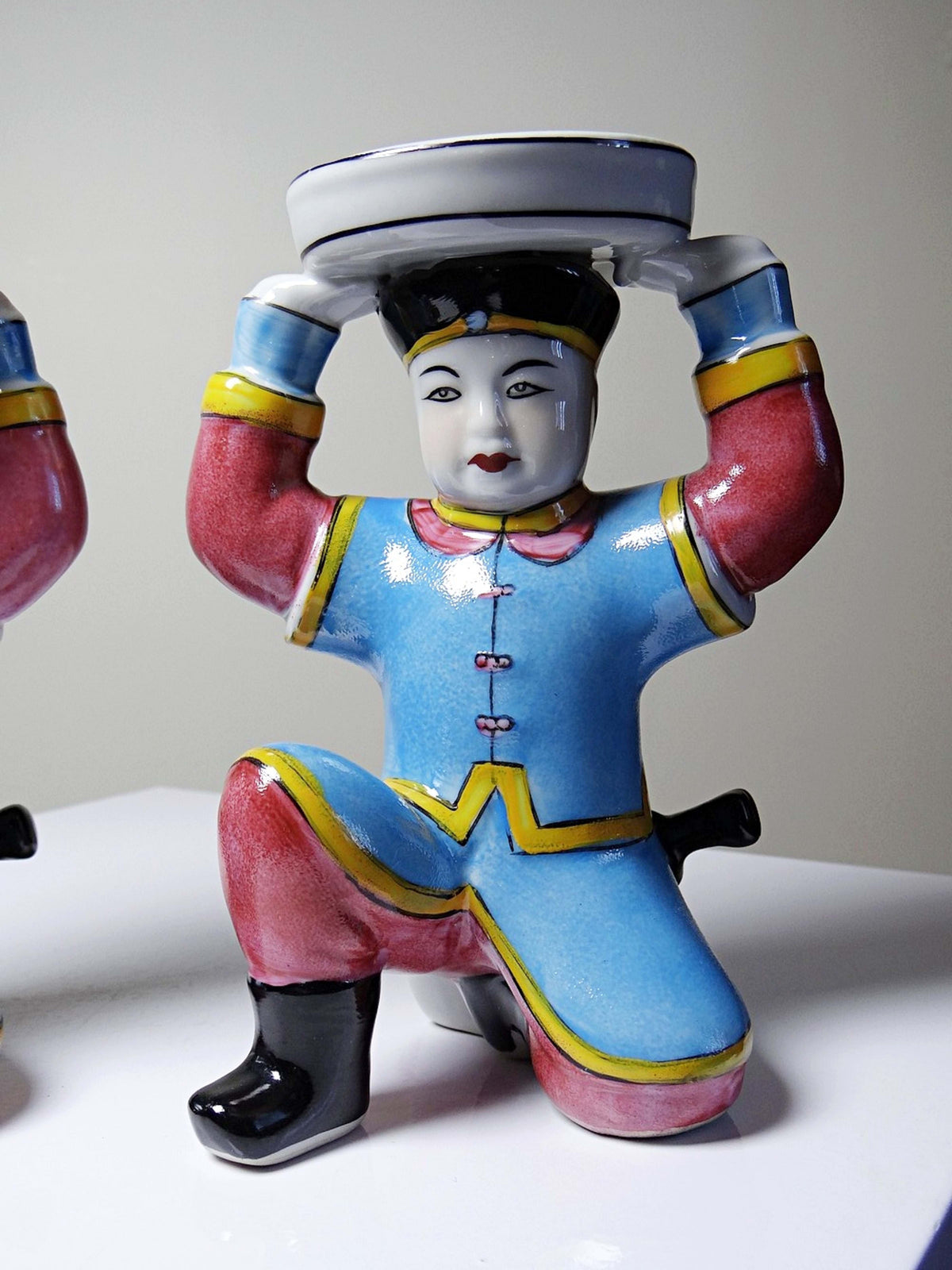 Set von 2 Vintage Kerzenhalter aus bunt bemaltem chinesischem Porzellan