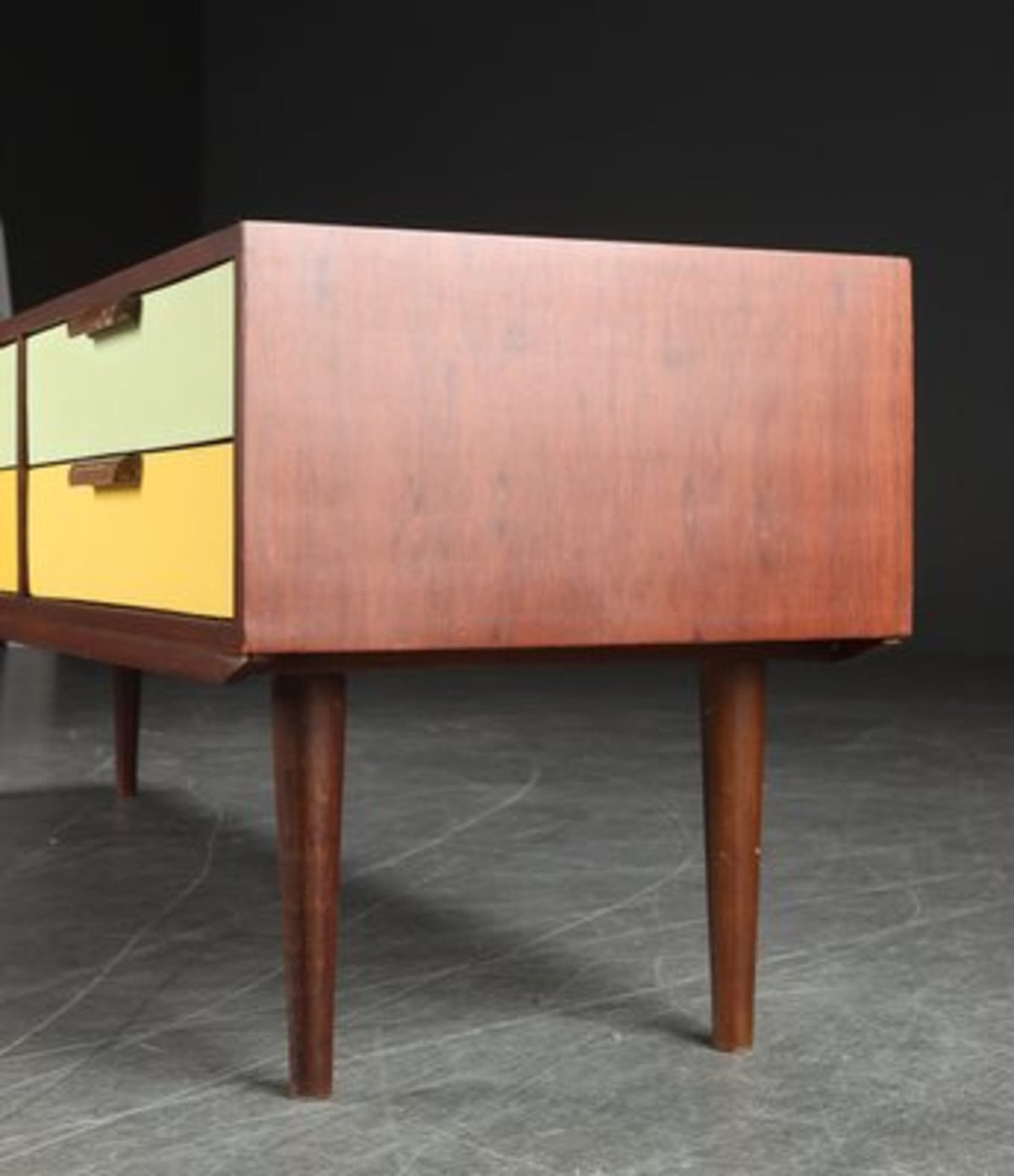 Vintage Sideboard dänisch Nussbaumfurnier mit 6 lackierten Schubladen