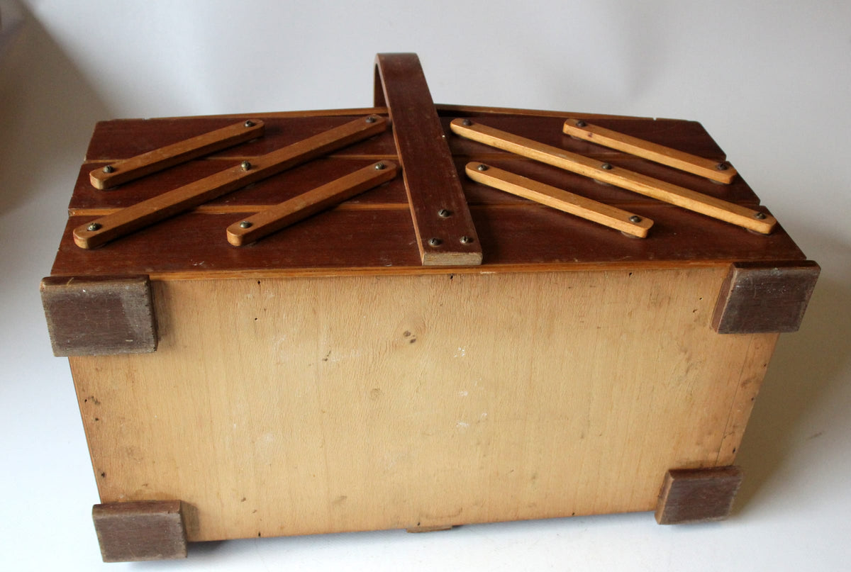 Vintage Nähkasten Truhe aus Holz und Metall, Art Deco 1930er