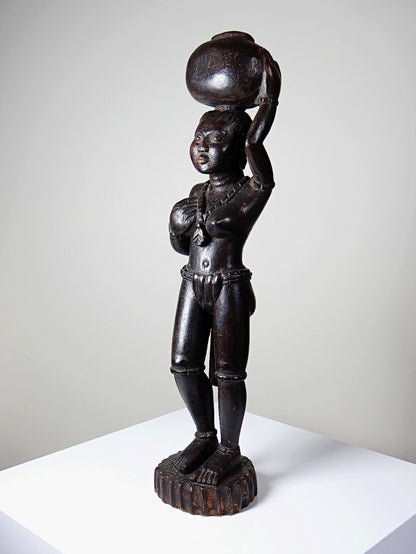 Vintage Holzskulptur "Frau mit Krug" Westafrika