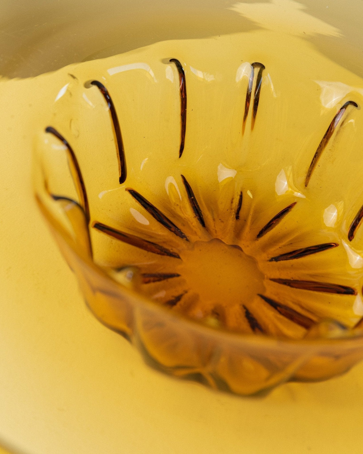 Vintage Schale aus Murano-Glas von Murano, bernsteinfarben, geripptes Muster