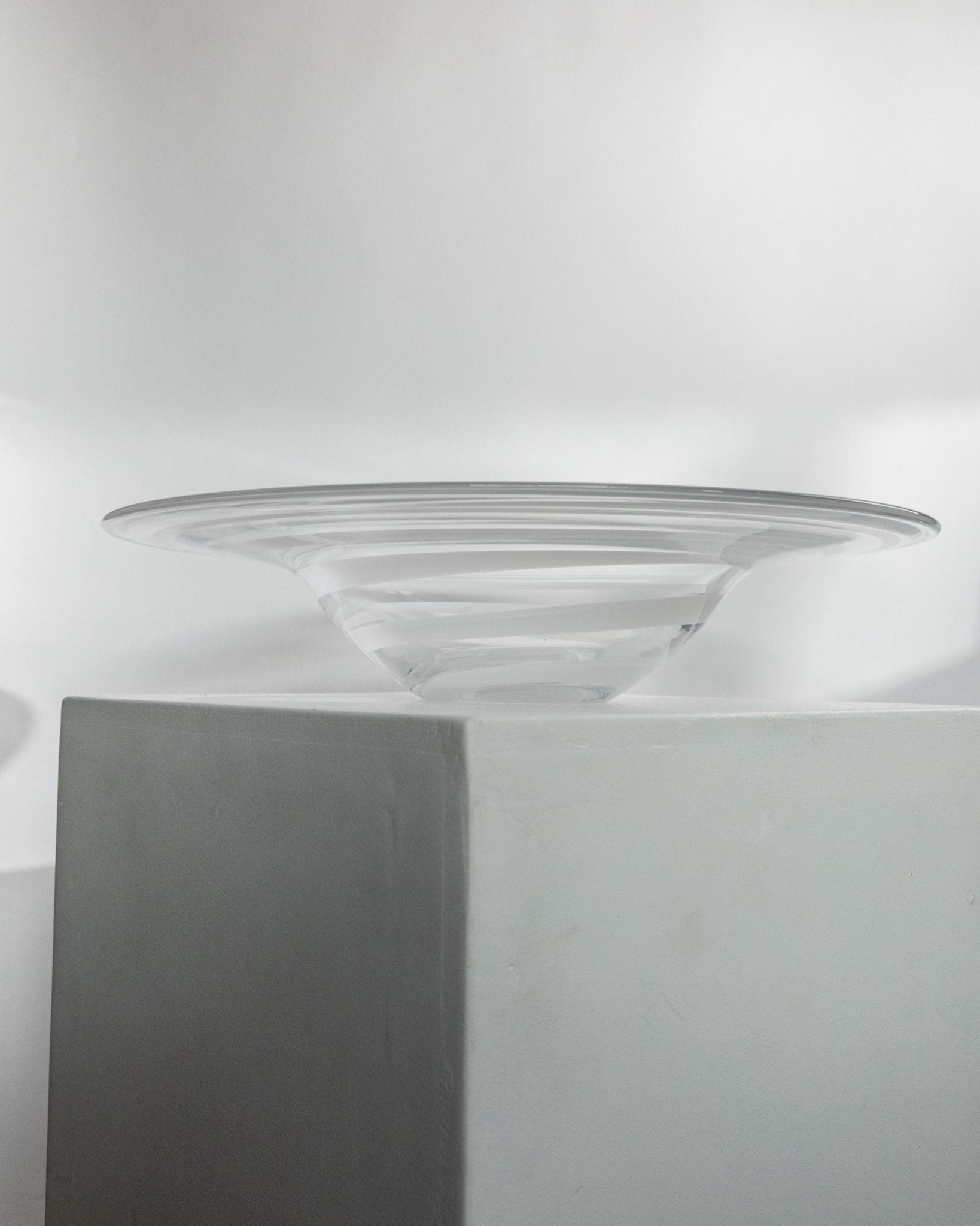 Vintage Schale Murano Glas von Murano Italy, klare und weiße Swirls, 1970er, dekorativ