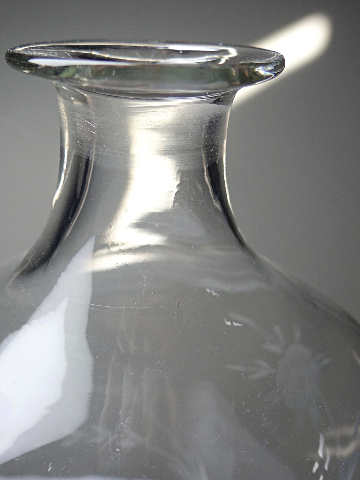 Vintage Karaffe aus böhmischem Kristall, graviert, Art Nouveau