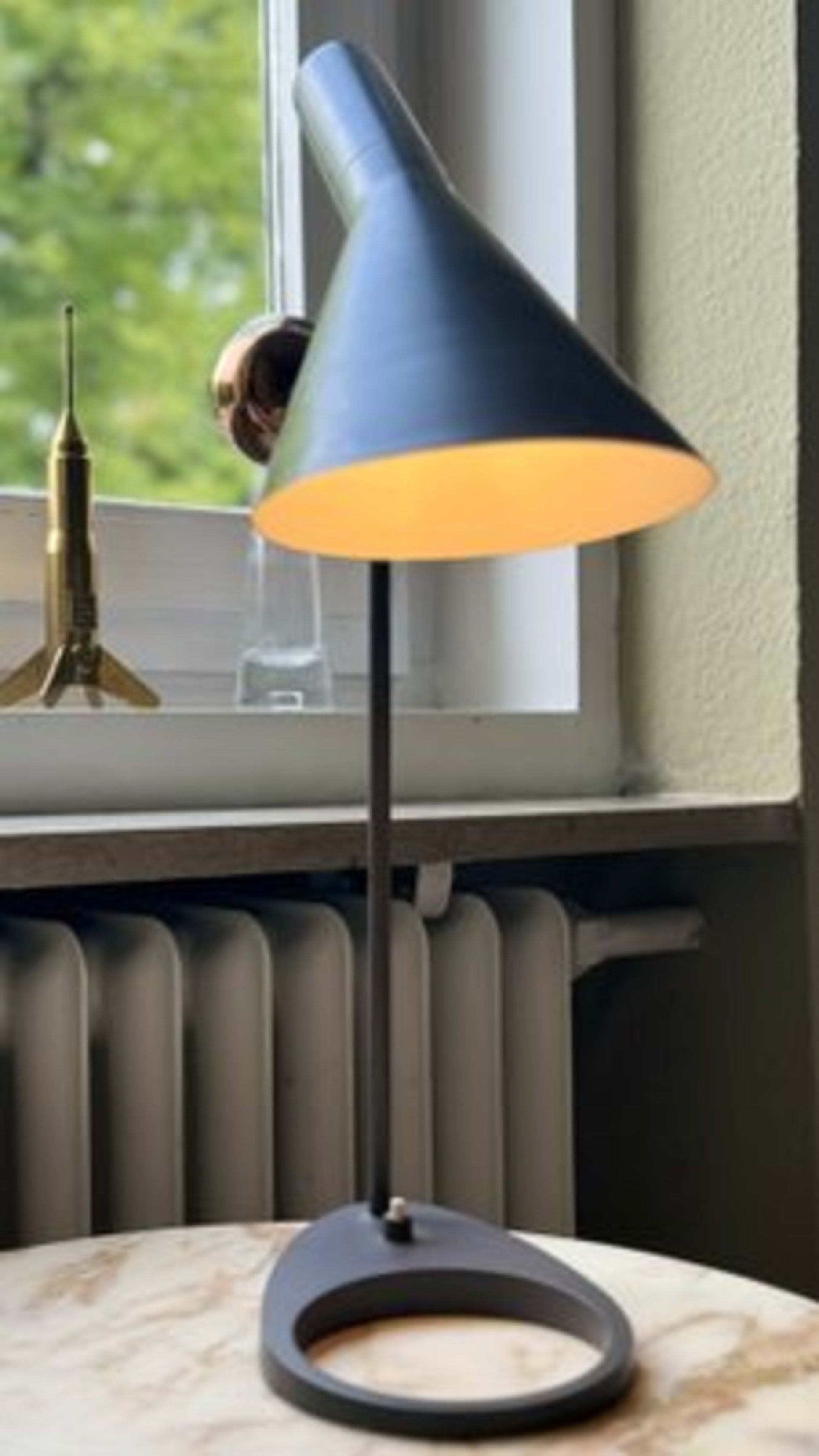 Vintage Tischlampe AJ von Arne Jacobsen für Louis Poulsen Braun Grau