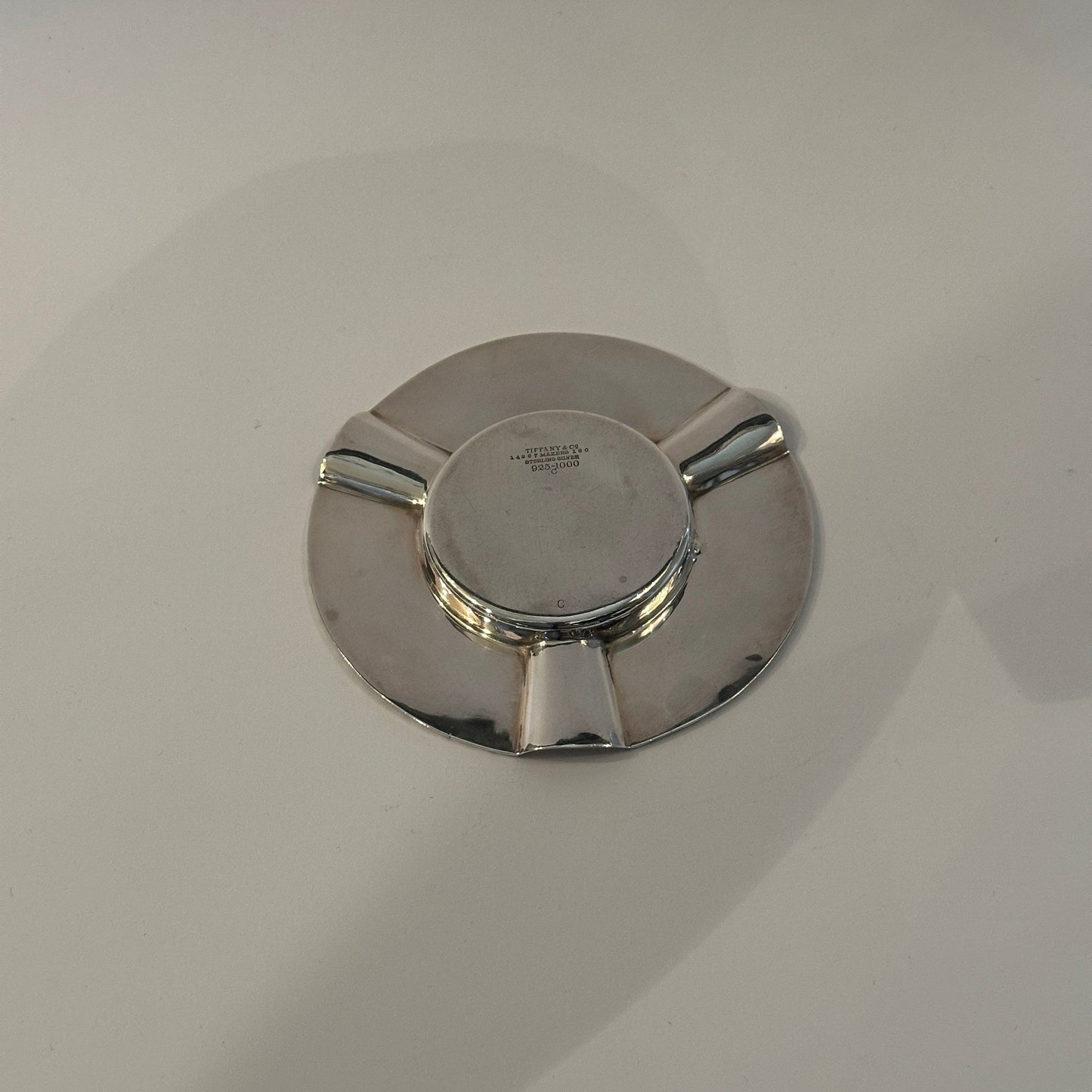 Cendrier vintage en relief de laurier par Tiffany+Co en argent