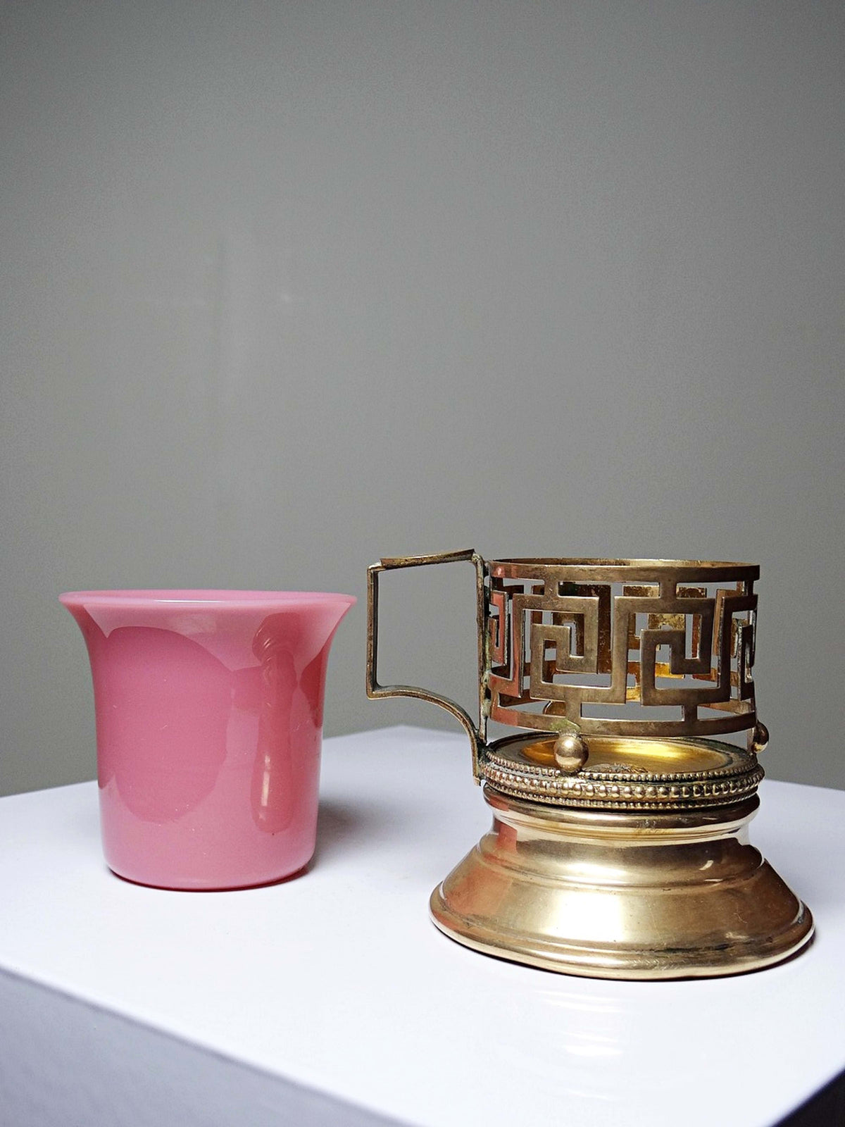Vintage Kerzenhalter aus rosa Opalglas und vergoldetem Messing, 19. Jahrhundert