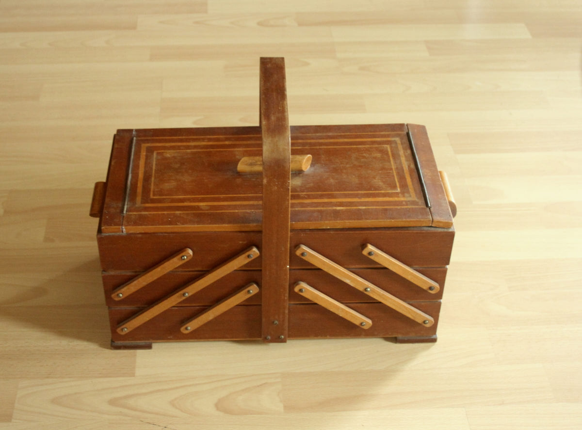 Vintage Nähkasten Truhe aus Holz und Metall, Art Deco 1930er
