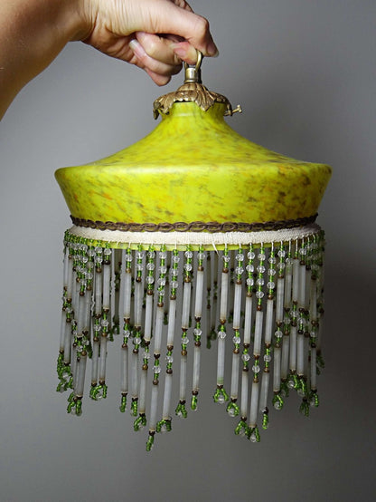 Vintage Lampenschirm Art Déco Glas marmoriert gelb mit Perlenfranse
