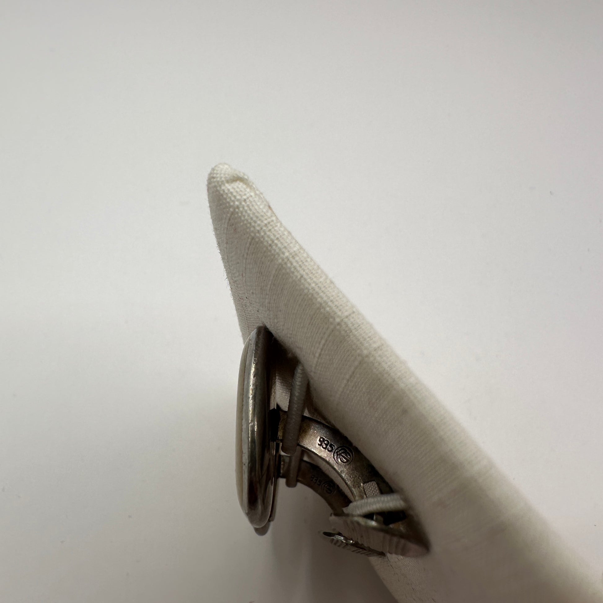 Vintage Manschettenknopf oval-quadratisch aus 835er Silber mit gestreifter Front