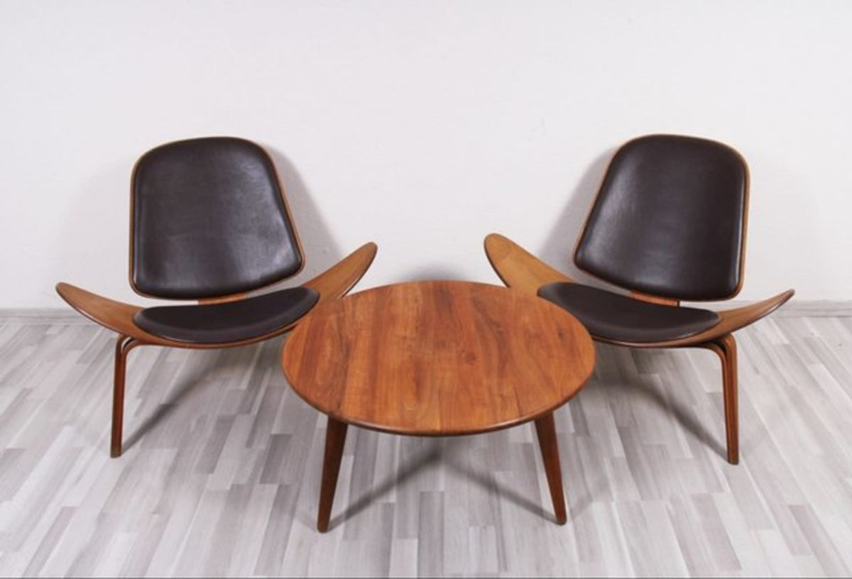 Vintage Set von 3 Shell Chair mit Tisch von Hans J. Wegner für Carl Hansen und Søn braun