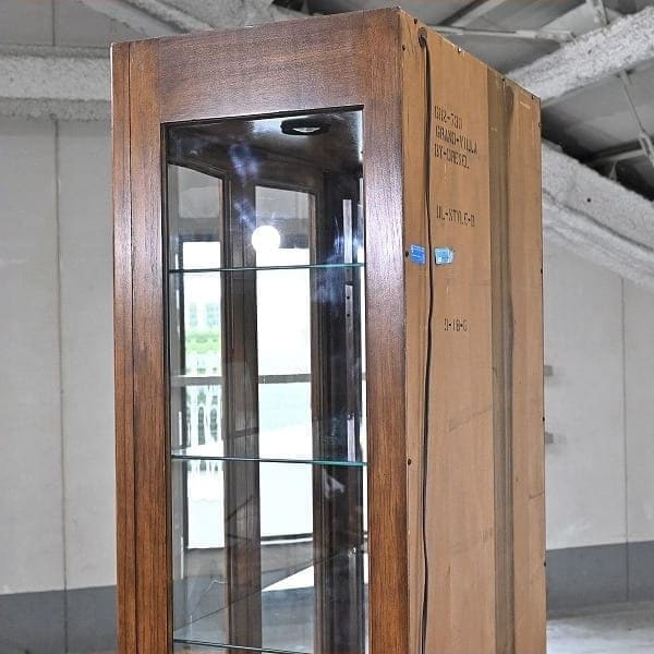 Vintage Vitrine Grand Villa von Drexel Heritage mit Glaseinlegeböden und Beleuchtung