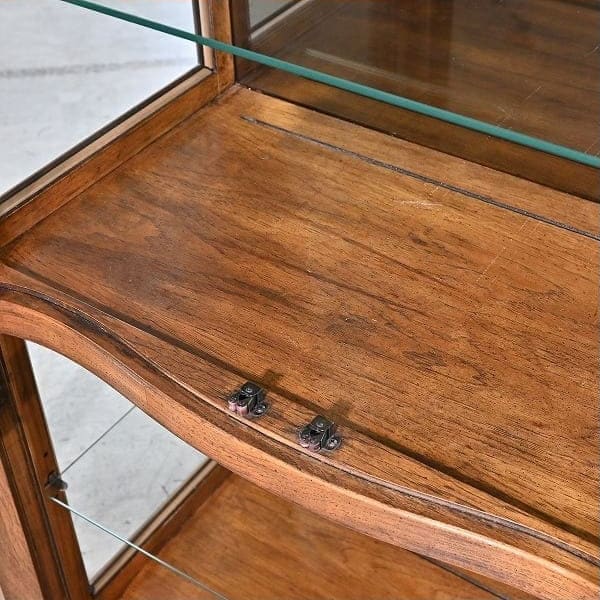 Vintage Vitrine Grand Villa von Drexel Heritage mit Glaseinlegeböden und Beleuchtung
