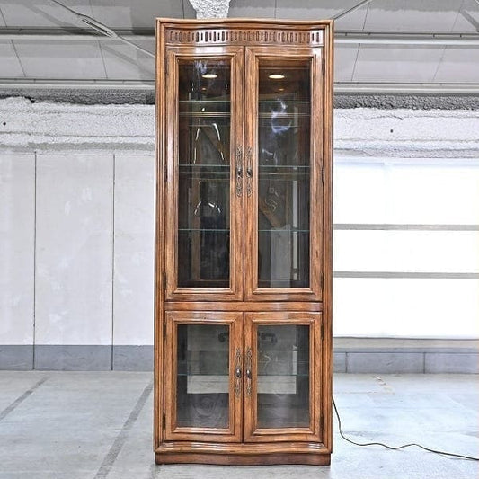 Vintage Vitrine Grand Villa von Drexel Heritage mit Glaseinlegeböden und Beleuchtung
