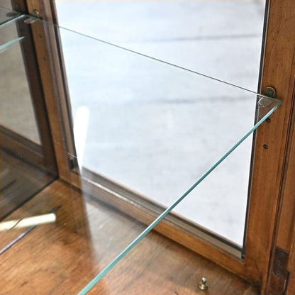 Vintage Vitrine Grand Villa von Drexel Heritage mit Glaseinlegeböden und Beleuchtung