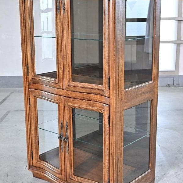 Vintage Vitrine Grand Villa von Drexel Heritage mit Glaseinlegeböden und Beleuchtung