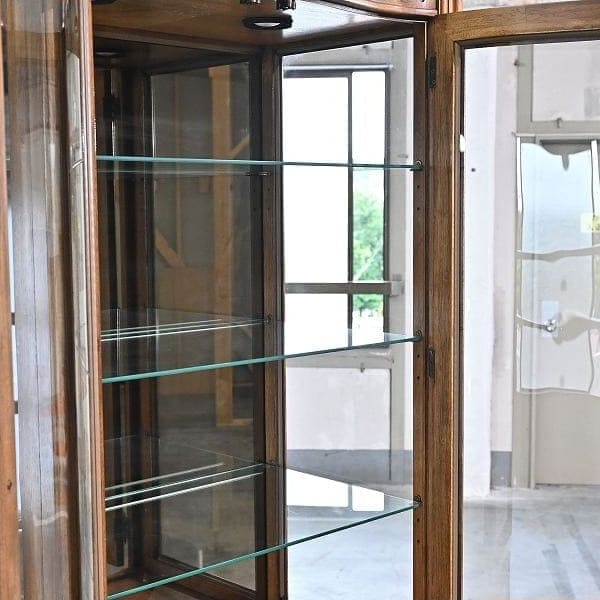 Vintage Vitrine Grand Villa von Drexel Heritage mit Glaseinlegeböden und Beleuchtung