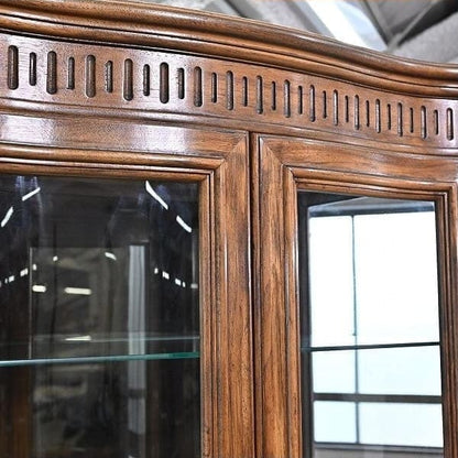 Vintage Vitrine Grand Villa von Drexel Heritage mit Glaseinlegeböden und Beleuchtung