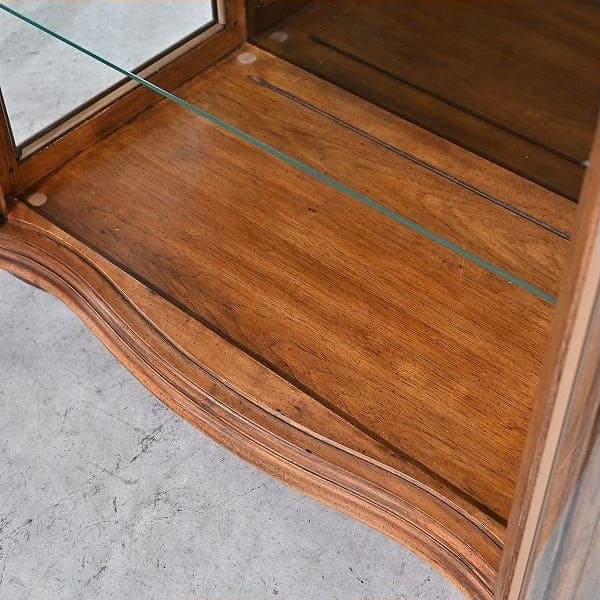 Vintage Vitrine Grand Villa von Drexel Heritage mit Glaseinlegeböden und Beleuchtung