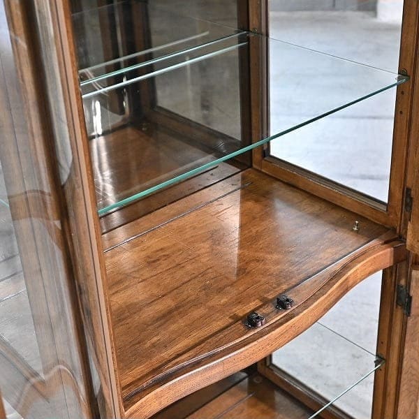 Vintage Vitrine Grand Villa von Drexel Heritage mit Glaseinlegeböden und Beleuchtung