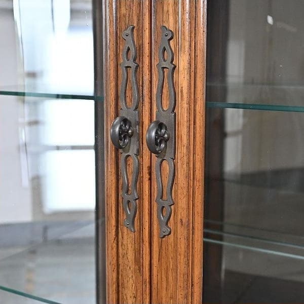 Vintage Vitrine Grand Villa von Drexel Heritage mit Glaseinlegeböden und Beleuchtung