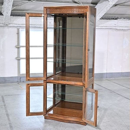 Vintage Vitrine Grand Villa von Drexel Heritage mit Glaseinlegeböden und Beleuchtung