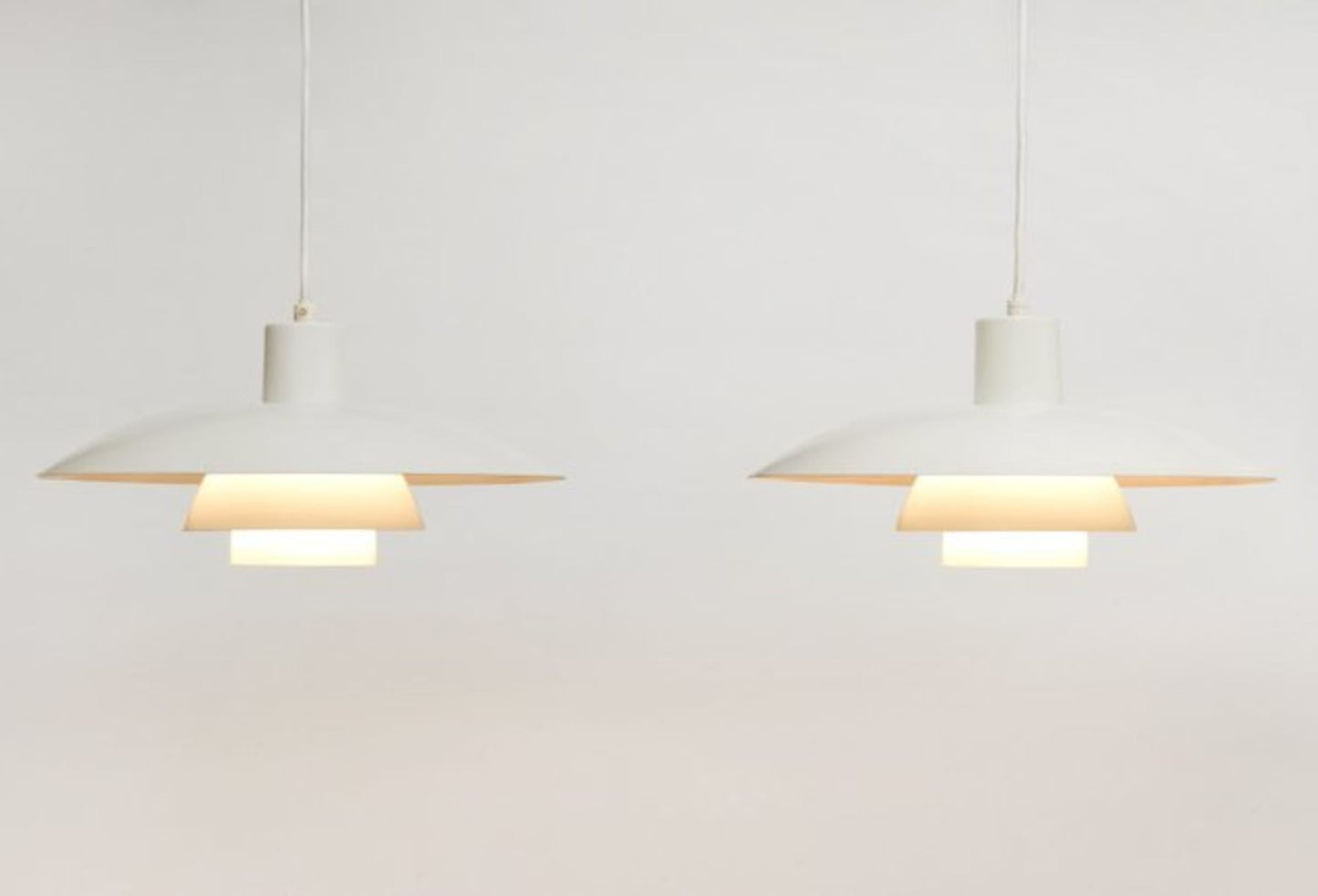 Vintage Pendelleuchte PH 4/3 von Poul Henningsen für Louis Poulsen Set von 2 Weiß Korallenrot