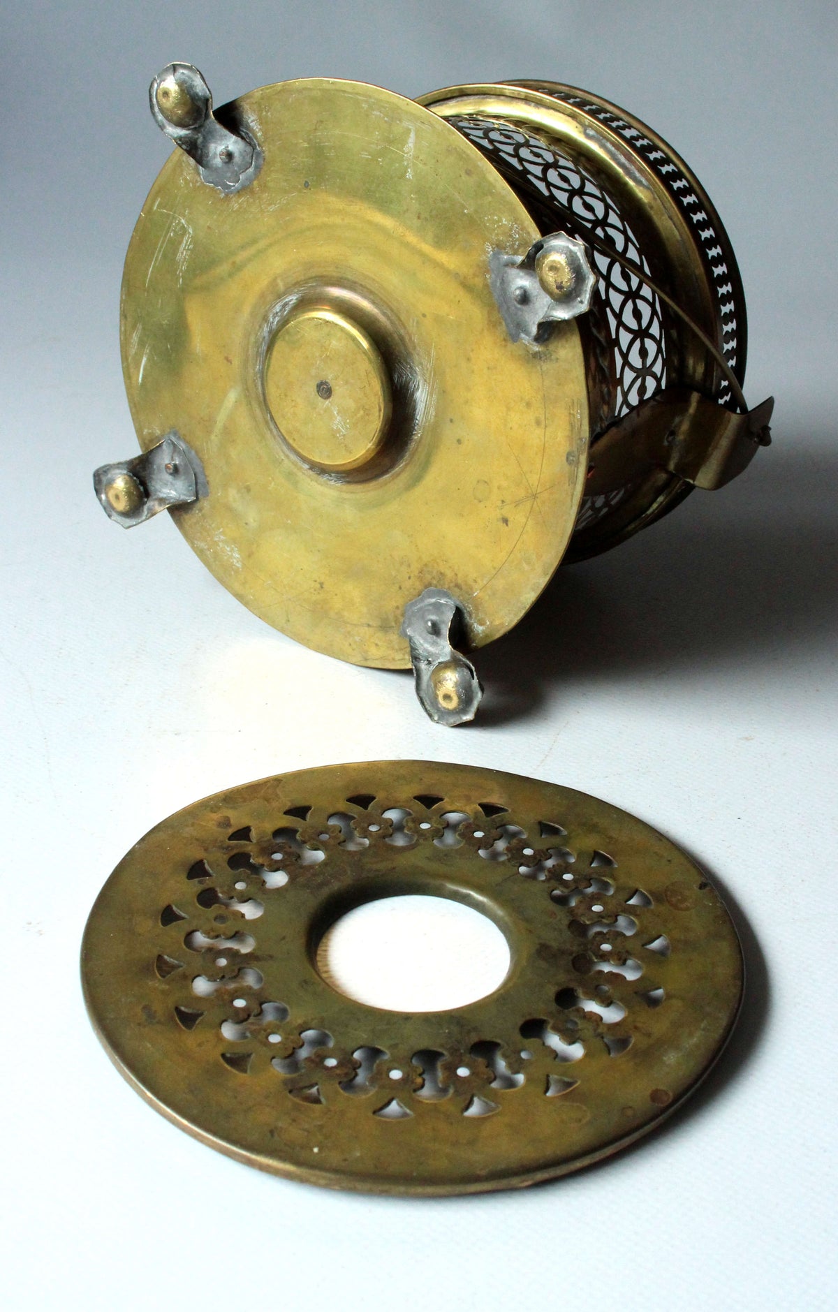 Vintage Stövchen Messing mit Löwenfüßen