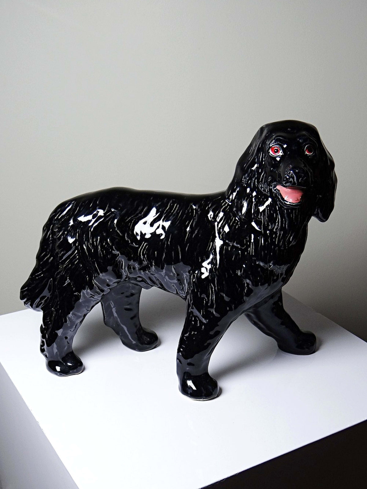 Vintage Karaffe Hund "Newfoundland Screech" Barbotine-Keramik