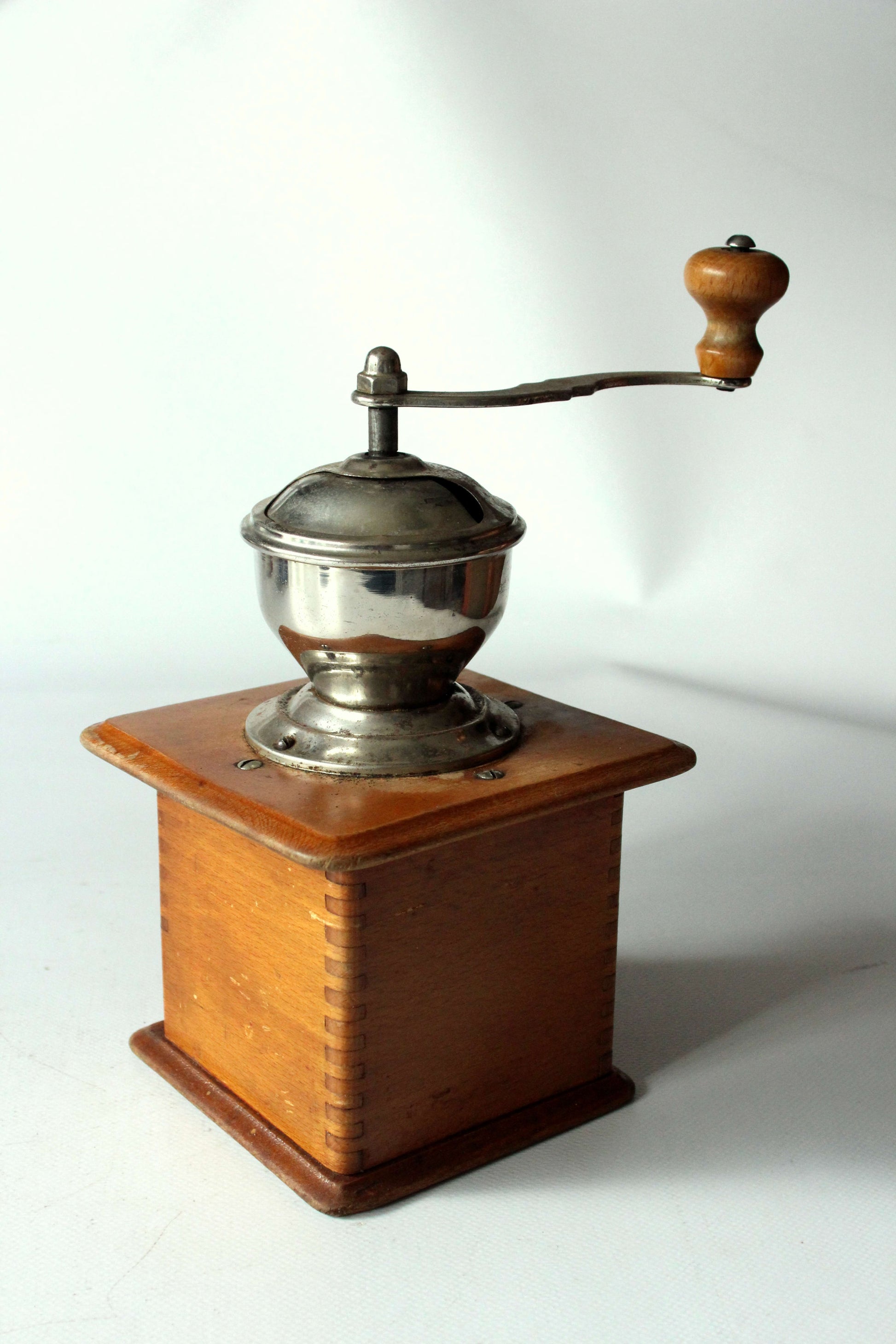 Vintage Kaffeemühle aus Holz und Metall, 1950er Jahre